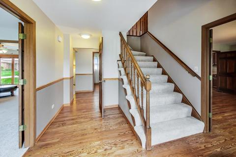 1290 W Dovington Dr, Hoffman Estates, IL 60169 photo 3