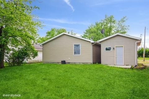 102 S Elm St, Mclean, IL 61754 photo 4