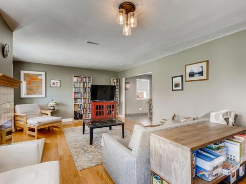 665 Western St, Hoffman Estates, IL 60169 photo 5