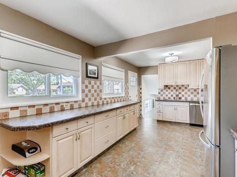 665 Western St, Hoffman Estates, IL 60169 photo 9