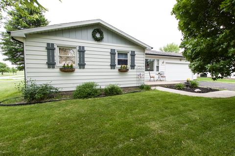 514 Emma St, Chenoa, IL 61726 photo 1