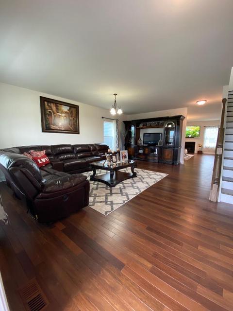 316 Longview Dr, Elgin, IL 60124 photo 2