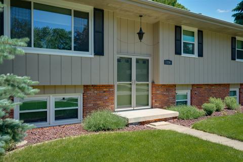 114 Hammitt Dr, Normal, IL 61761 photo 2