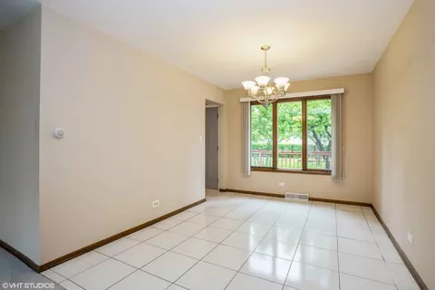 624 W Eggerding Dr, Addison, IL 60101 photo 4