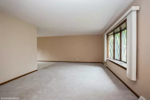 624 W Eggerding Dr, Addison, IL 60101 photo 2