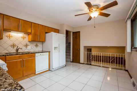 624 W Eggerding Dr, Addison, IL 60101 photo 6