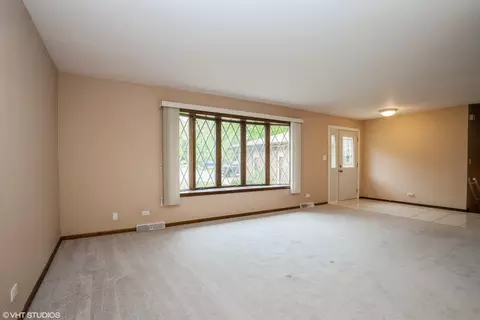 624 W Eggerding Dr, Addison, IL 60101 photo 3