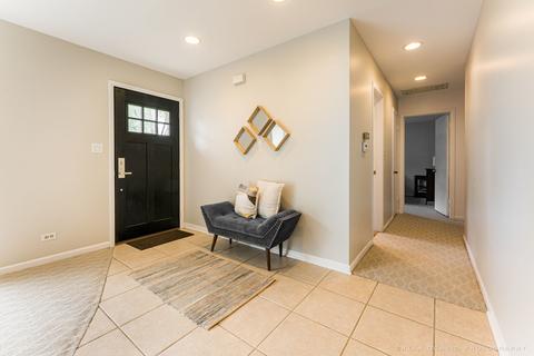 409 Turf Ln, Wheaton, IL 60187 photo 2