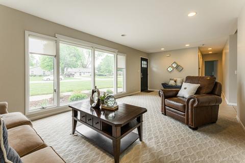 409 Turf Ln, Wheaton, IL 60187 photo 3