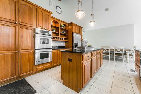 409 Turf Ln, Wheaton, IL 60187 photo 9