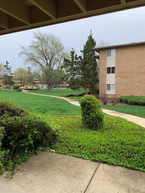910 Beau Dr #112, Des Plaines, IL 60016 photo 2