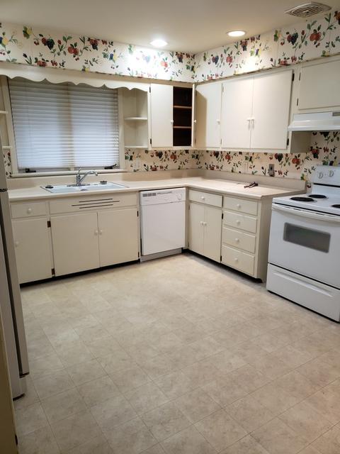 9 Walker Dr, Bloomington, IL 61701 photo 2