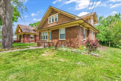 764 Pine St, Elgin, IL 60123 photo 2