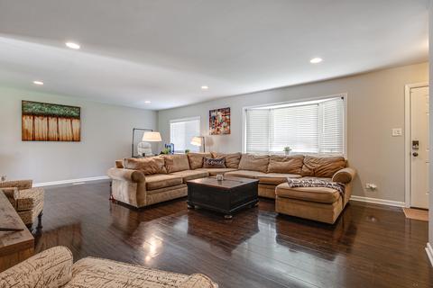 1685 Bedford Rd, Hoffman Estates, IL 60169 photo 4
