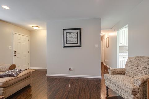 1685 Bedford Rd, Hoffman Estates, IL 60169 photo 3
