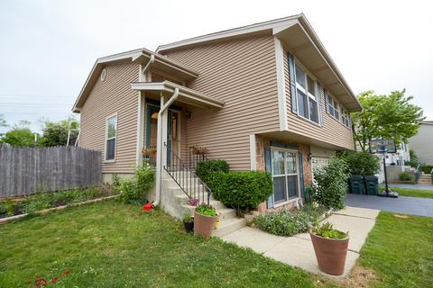 2028 Huttner Ct, Hoffman Estates, IL 60169 photo 2