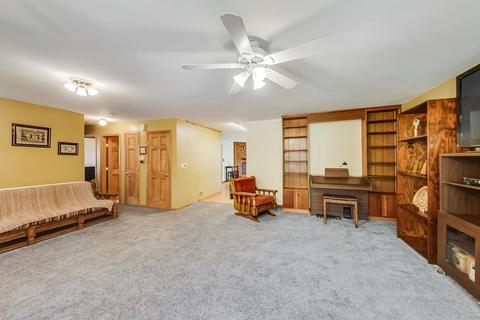 315 E Ardmore Ave, Roselle, IL 60172 photo 3