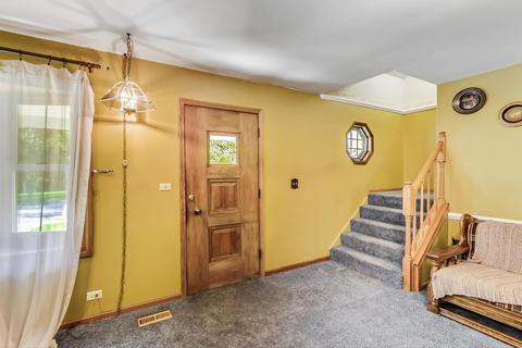 315 E Ardmore Ave, Roselle, IL 60172 photo 2