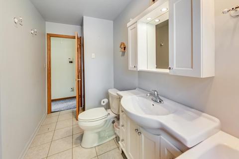 315 E Ardmore Ave, Roselle, IL 60172 photo 22