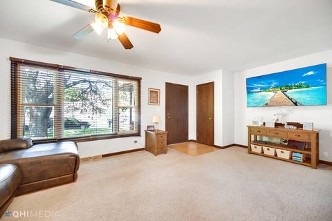 1338 Pappas Dr, Elgin, IL 60123 photo 4