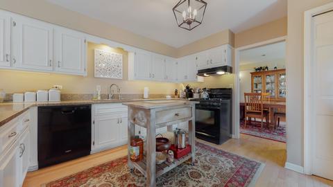 1001 Arbor Ct, Wheaton, IL 60189 photo 9