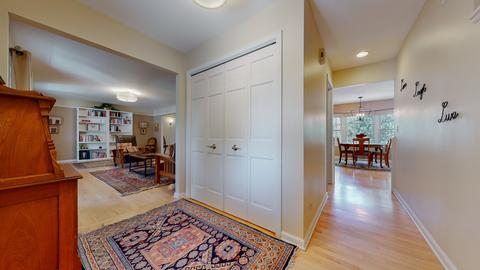 1001 Arbor Ct, Wheaton, IL 60189 photo 3
