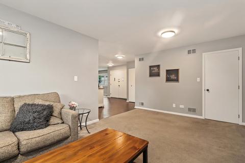 405 Jefferson Ct, Wheeling, IL 60090 photo 8