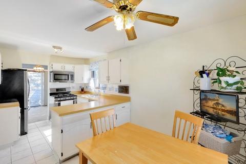 2330 Waterfall Ln, Hanover Park, IL 60133 photo 12