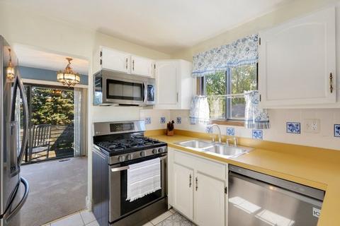 2330 Waterfall Ln, Hanover Park, IL 60133 photo 8