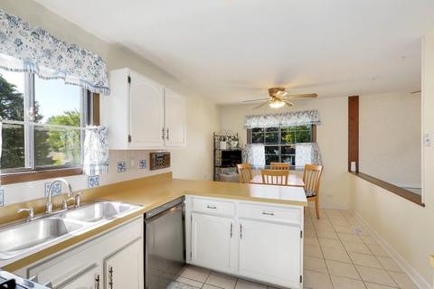 2330 Waterfall Ln, Hanover Park, IL 60133 photo 10