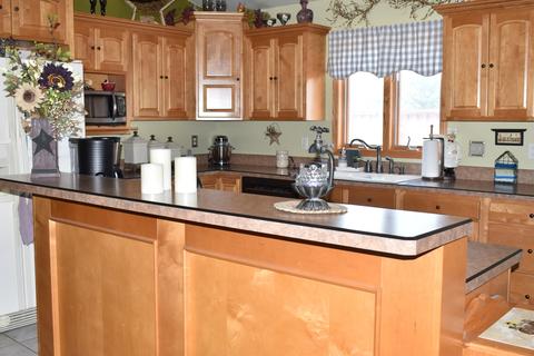 173 Valley View Dr, Seneca, IL 61360 photo 5