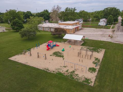 202 S Walnut St, Arrowsmith, IL 61722 photo 9