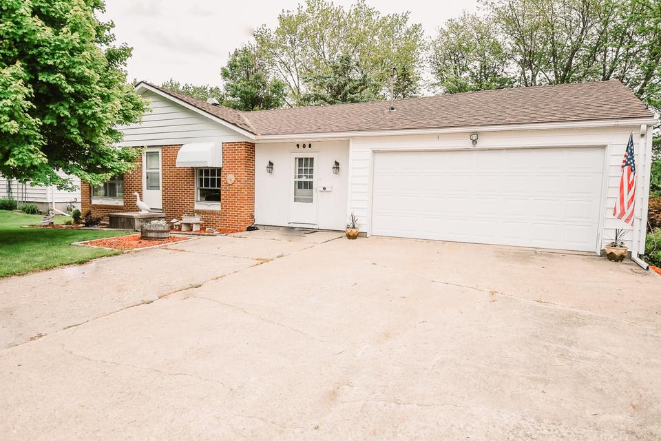 908 S Congress Ave, Polo, IL 61064 21 Photos MLS 11108045 Movoto