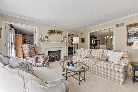1264 Brighton Dr, Wheaton, IL 60189 photo 5