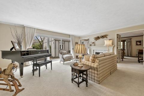 1264 Brighton Dr, Wheaton, IL 60189 photo 4