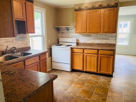 607 E Chamberlin St, Dixon, IL 61021 photo 2