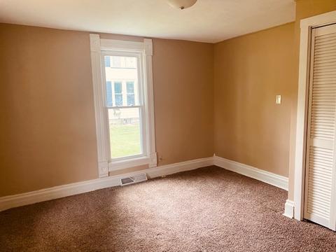 607 E Chamberlin St, Dixon, IL 61021 photo 4