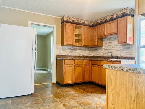607 E Chamberlin St, Dixon, IL 61021 photo 3