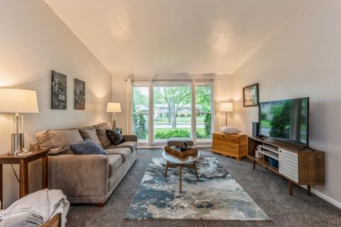 3905 Wren Ln, Rolling Meadows, IL 60008 photo 2