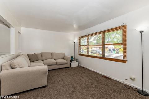 6913 Olympic Dr, Bridgeview, IL 60455 photo 4