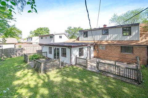 6913 Olympic Dr, Bridgeview, IL 60455 photo 3