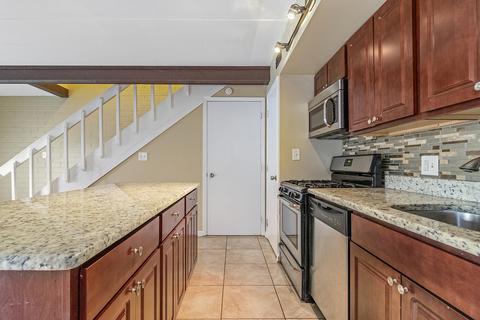 1110 Kenneth Cir, Elgin, IL 60120 photo 4