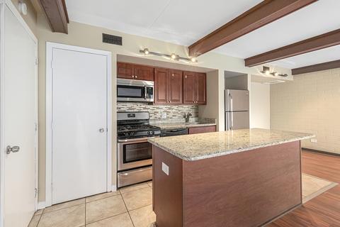 1110 Kenneth Cir, Elgin, IL 60120 photo 2