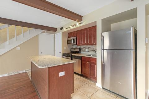 1110 Kenneth Cir, Elgin, IL 60120 photo 3