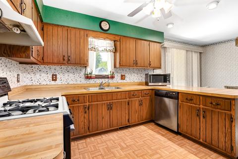 207 Arrowhead Dr, Minooka, IL 60447 photo 8
