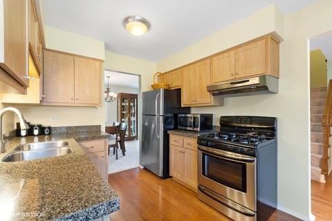 1722 Warwick Ct, Wheaton, IL 60189 photo 4