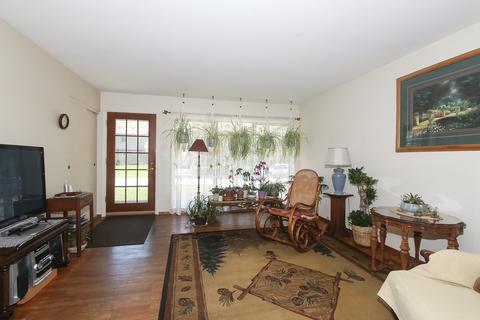 110 Forest Park Ln, Hoffman Estates, IL 60169 photo 4