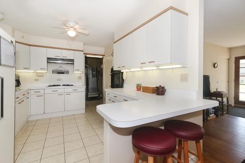 110 Forest Park Ln, Hoffman Estates, IL 60169 photo 9