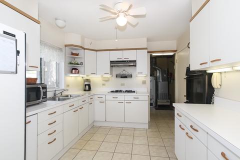 110 Forest Park Ln, Hoffman Estates, IL 60169 photo 10
