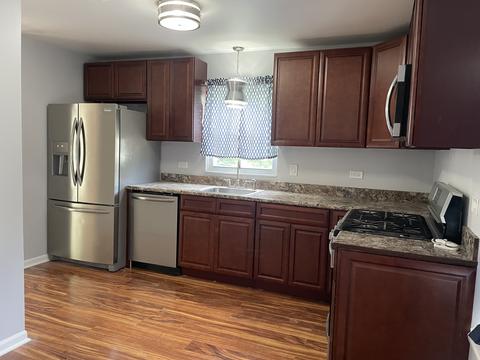 1089 Hunter Dr, Elgin, IL 60120 photo 7